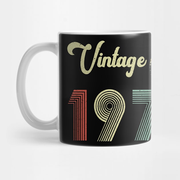 Vintage 1976 44th Birthday – Retro Vintage Classic 44 Years Old by Merchofy